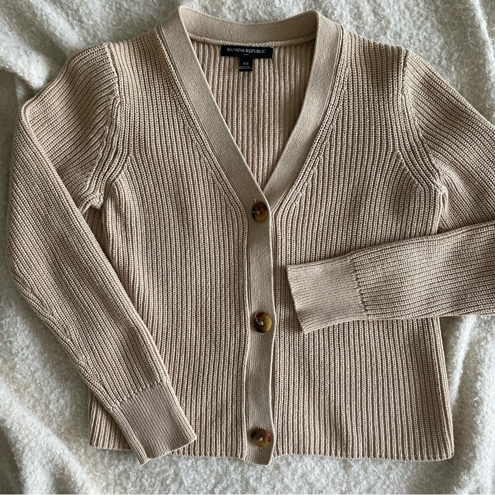 Banana Republic Tan Cardigan Sweater V-Neck Ribbed